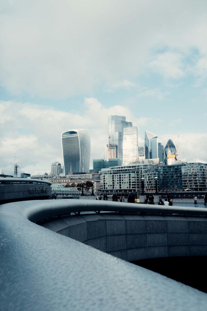 A professional guide on how to resolve shareholder dispute without court using commercial mediation.